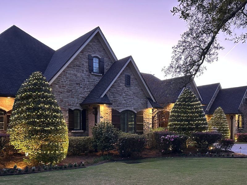 Christmas lights on home in pensacola fl